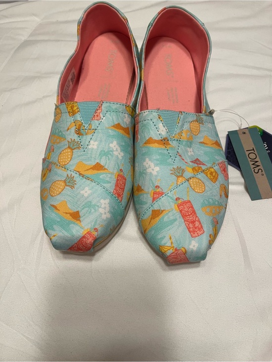 Toms Shoes - Toms tropical themed shoes